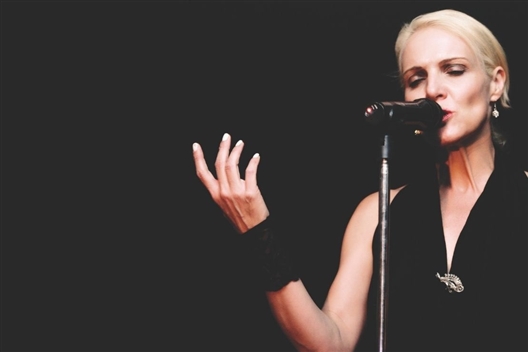 Hettema ontbloot: digters, divas en ’n titsel Parys